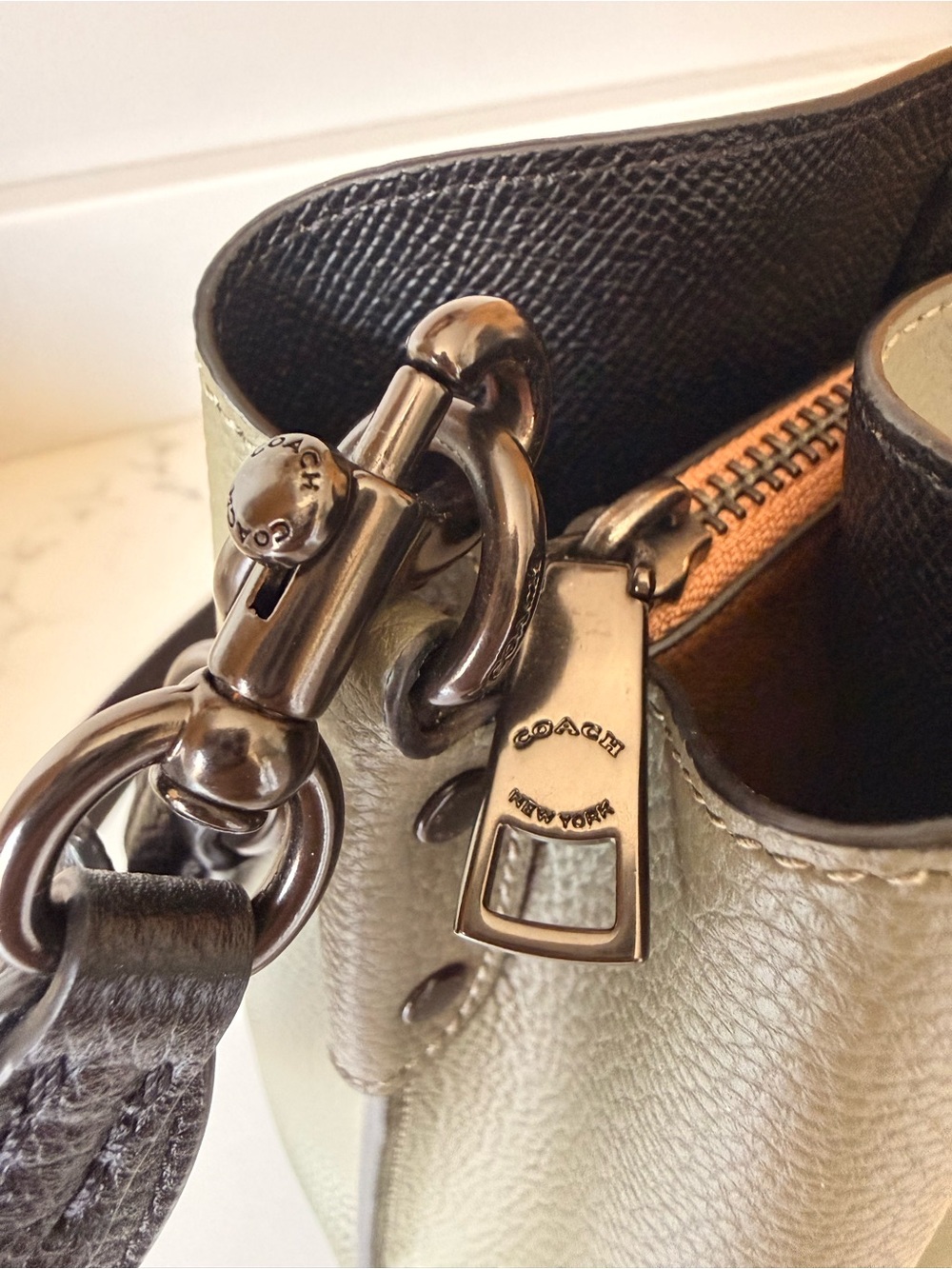 Coach Willow Bucket Bag Olive Green Pebbled Leather Crossbody Gunmetal Hardware - Picture 6 of 9